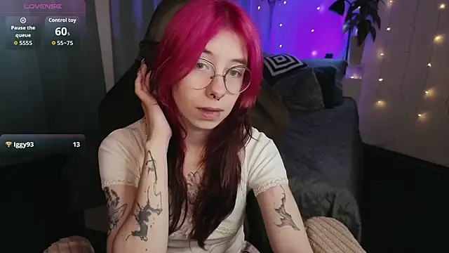 Snapshot of Alice_Nyx chatting on July 28, 2026, 8:45 pm Alice Nyx online show from July 28, 2026, 8:45 pm