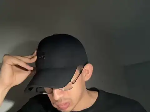 Domincmarles online show from April 26, 2026, 10:07 pm