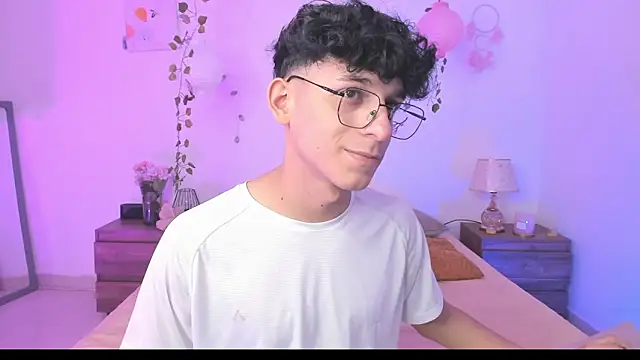 Snapshot of Alazbel8 chatting on May 22, 2026, 7:56 pm Alazbel8 online show from May 22, 2026, 7:56 pm
