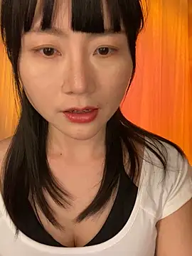 yaya0302 online show from April 15, 2026, 4:18 am