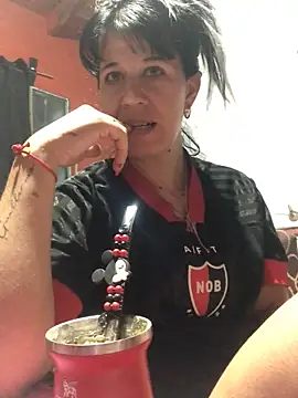 Laacoluu online show from April 13, 2026, 4:38 am