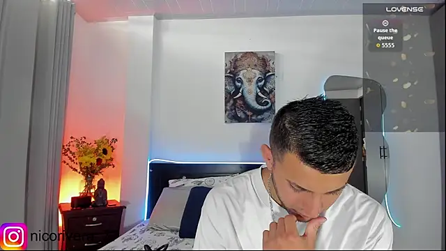 Emma Nico online show from April 18, 2026, 7:58 pm