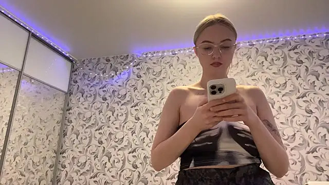  mimilana  online show from April 9, 2026, 11:05 am