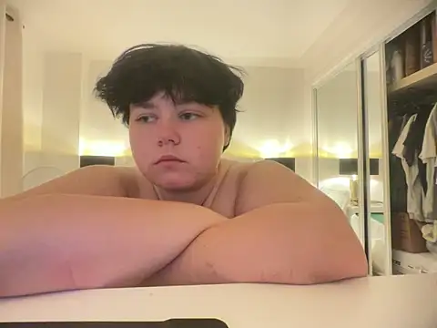 nickytboyxxx online show from April 19, 2026, 8:22 pm