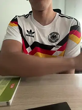 YorSexboy777 online show from April 7, 2026, 12:29 pm