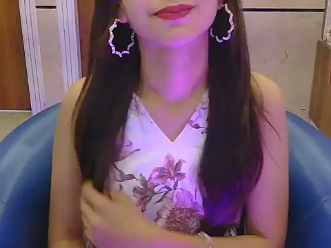 sweeet-Doll online show from April 13, 2026, 5:00 am