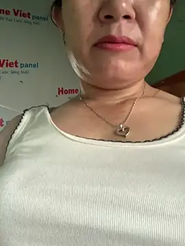   Evelyn   online show from April 6, 2026, 3:13 am