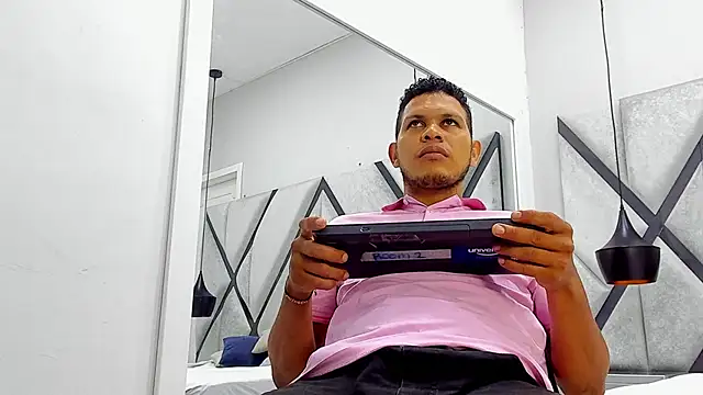 NohaBrooks online show from April 13, 2026, 1:04 pm