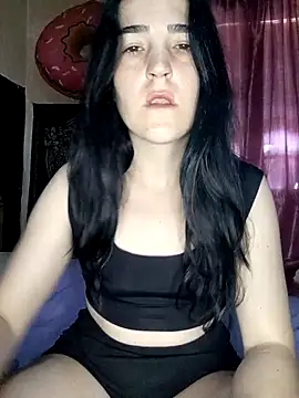 fogosabella225 online show from April 10, 2026, 11:28 am