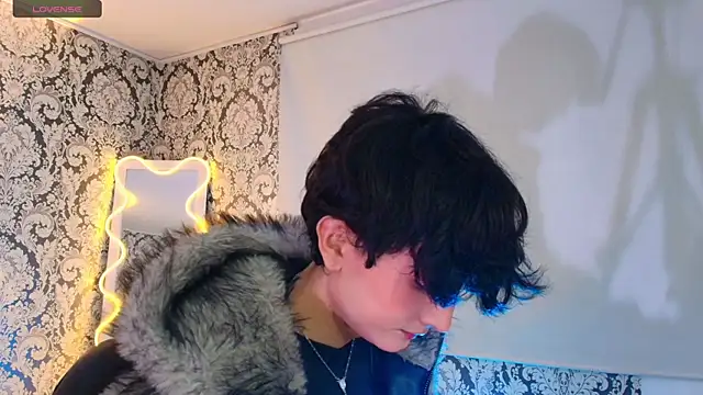 Snapshot of Eidan_tay chatting on April 15, 2026, 2:43 pm Eidan tay online show from April 15, 2026, 2:43 pm