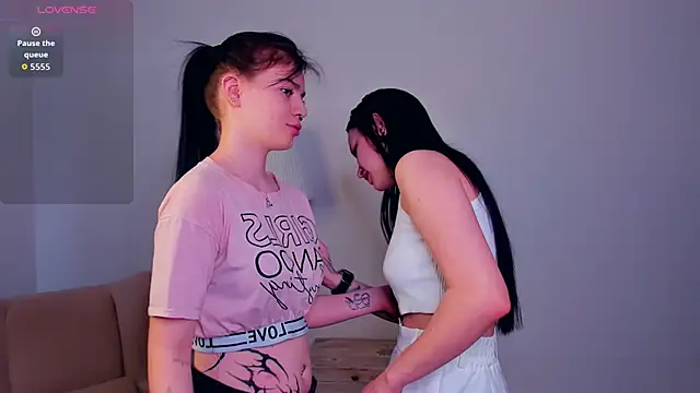 CindyPoster online show from April 7, 2026, 5:42 am