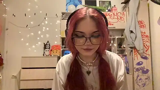 RedHeadCat online show from April 5, 2026, 9:10 pm