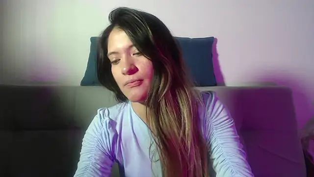 Snapshot of hannajonnes1 chatting on April 15, 2026, 1:00 am hannajonnes1 online show from April 15, 2026, 1:00 am