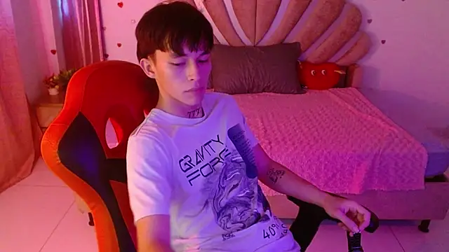 Marco fox723 online show from April 15, 2026, 7:58 pm