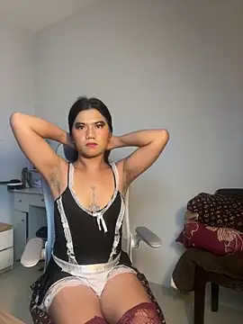 Snapshot of JassmineLove chatting on May 13, 2026, 9:33 pm JassmineLove online show from May 13, 2026, 9:33 pm