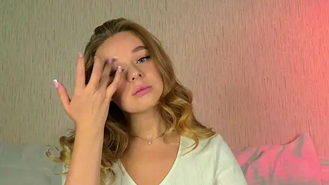 BeaEsmont online show from April 15, 2026, 7:47 am