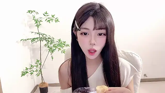 Snapshot of Kitteovo chatting on June 15, 2026, 11:43 am Kitteovo online show from June 15, 2026, 11:43 am
