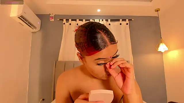 sweetkimmie  online show from April 18, 2026, 11:12 am