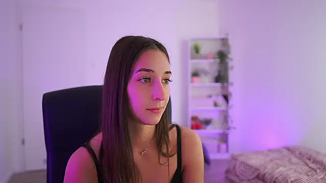 Crystalbrunette18 online show from April 7, 2026, 5:48 pm