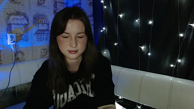 Snapshot of Flora_flowers_ chatting on April 15, 2026, 3:05 pm Flora flowers online show from April 15, 2026, 3:05 pm