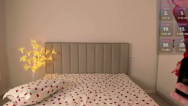 linmilena online show from April 11, 2026, 3:03 am