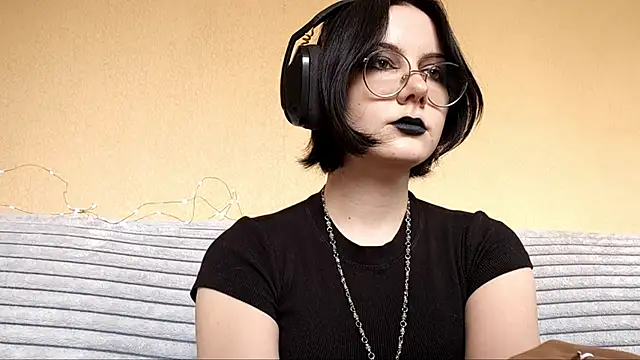 Snapshot of HighLense chatting on April 15, 2026, 7:03 am HighLense online show from April 15, 2026, 7:03 am