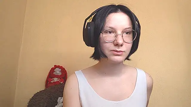 Snapshot of HighLense chatting on April 6, 2026, 7:31 am HighLense online show from April 6, 2026, 7:31 am