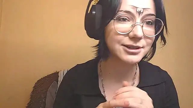 Snapshot of HighLense chatting on April 7, 2026, 7:21 am HighLense online show from April 7, 2026, 7:21 am