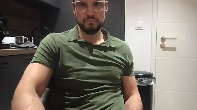 YoloNude online show from April 7, 2026, 8:32 pm