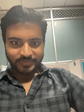 Sweetloverr28 online show from May 4, 2026, 6:33 pm