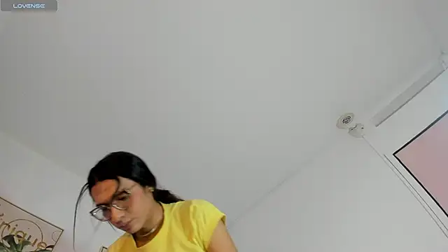 Maddie Ray online show from April 15, 2026, 7:18 pm