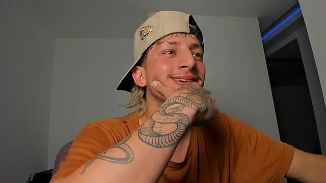 Snapshot of ZarcooX chatting on April 6, 2026, 3:46 am ZarcooX online show from April 6, 2026, 3:46 am