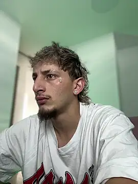 Snapshot of ZarcooX chatting on April 7, 2026, 9:16 pm ZarcooX online show from April 7, 2026, 9:16 pm