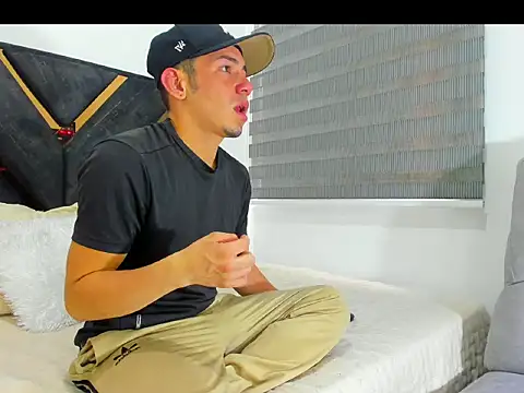 Snapshot of John_Hot6 chatting on April 13, 2026, 2:21 pm John Hot6 online show from April 13, 2026, 2:21 pm