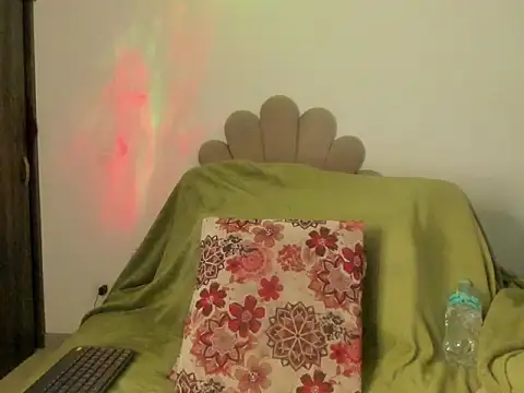 Snapshot of sinnei__ chatting on April 13, 2026, 12:36 am sinnei online show from April 13, 2026, 12:36 am