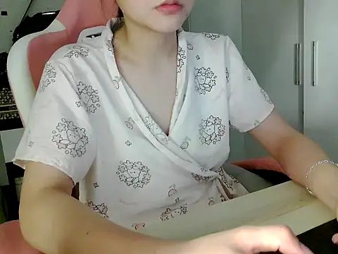 Snapshot of lucienguyen chatting on July 20, 2026, 8:11 am lucienguyen online show from July 20, 2026, 8:11 am