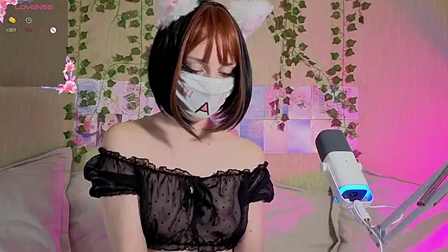 LunaNyanmi online show from April 14, 2026, 6:35 pm