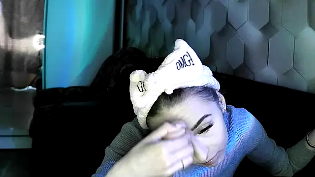 Kelly Mur  online show from April 23, 2026, 2:29 am