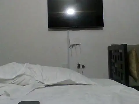 Snapshot of Irendz chatting on May 7, 2026, 10:57 pm Irendz online show from May 7, 2026, 10:57 pm
