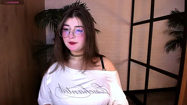 Snapshot of HaniaWish chatting on July 17, 2026, 1:30 pm HaniaWish online show from July 17, 2026, 1:30 pm