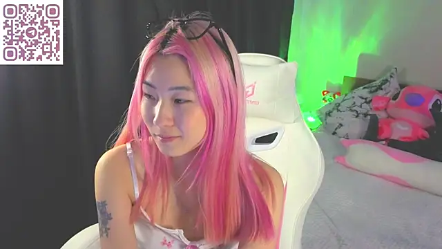 honeyveil  online show from April 21, 2026, 1:42 am