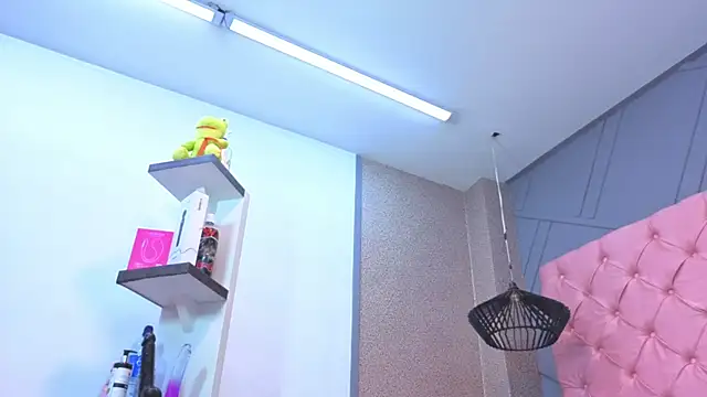 Mia horney- online show from April 12, 2026, 1:47 pm