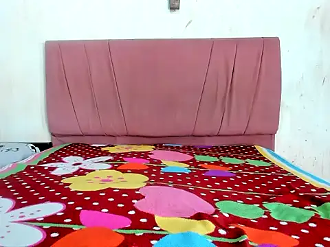 Junior bebe online show from April 9, 2026, 2:12 pm