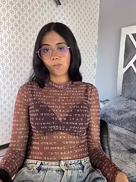 BabyLuli Pink online show from April 22, 2026, 5:09 pm