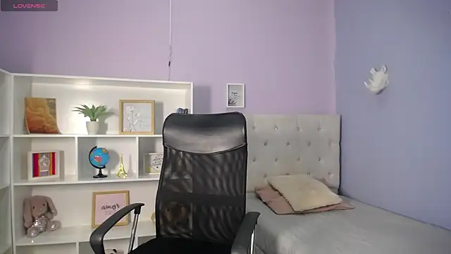 velveth noir online show from April 14, 2026, 1:49 pm