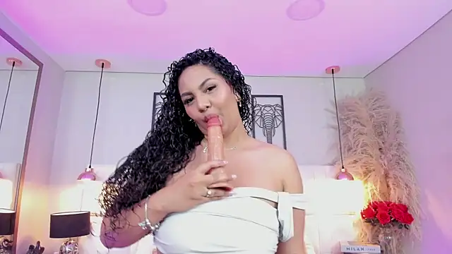 Claire Bonnie online show from April 10, 2026, 8:38 pm