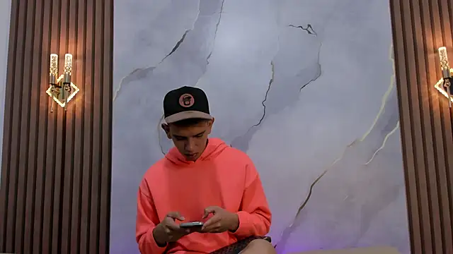 Ethanhot os online show from April 8, 2026, 6:53 pm