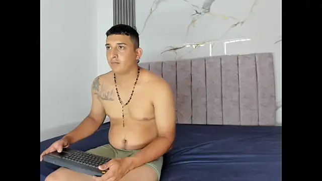 Snapshot of cris_and_yess chatting on April 10, 2026, 6:59 pm cris and yess online show from April 10, 2026, 6:59 pm