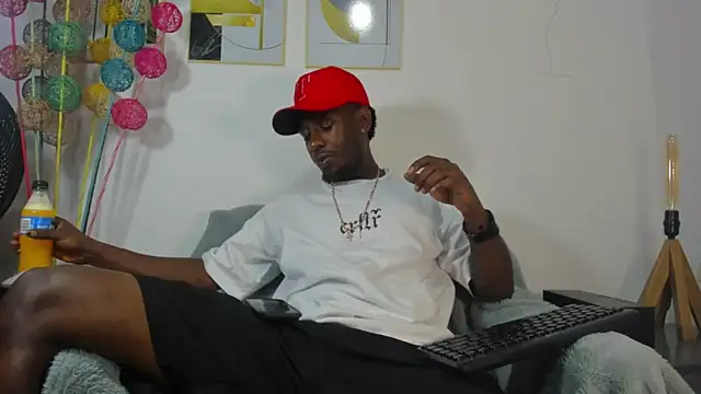 Snapshot of pipe_monstercock chatting on May 11, 2026, 7:33 pm pipe monstercock online show from May 11, 2026, 7:33 pm