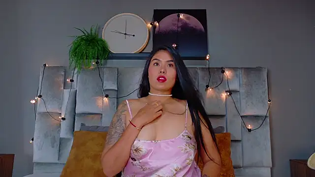 Snapshot of AriannaLux__ chatting on April 15, 2026, 7:51 pm AriannaLux online show from April 15, 2026, 7:51 pm